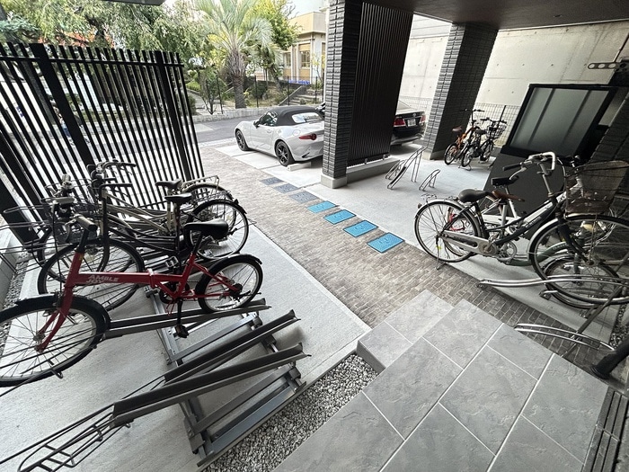 駐輪場 ROBUSTO岡町北