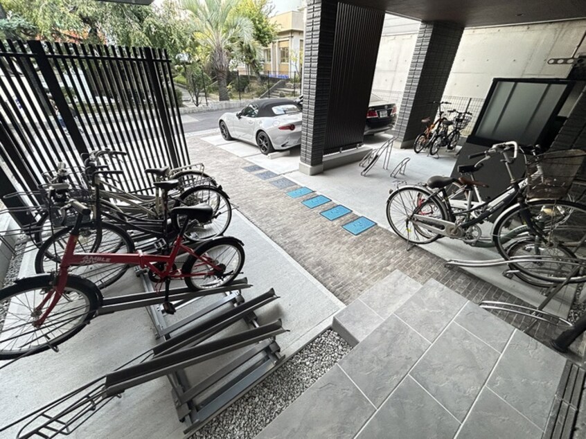 駐輪場 ROBUSTO岡町北