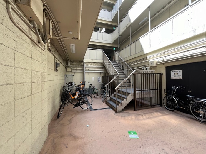 駐輪場 ブル－シャト－