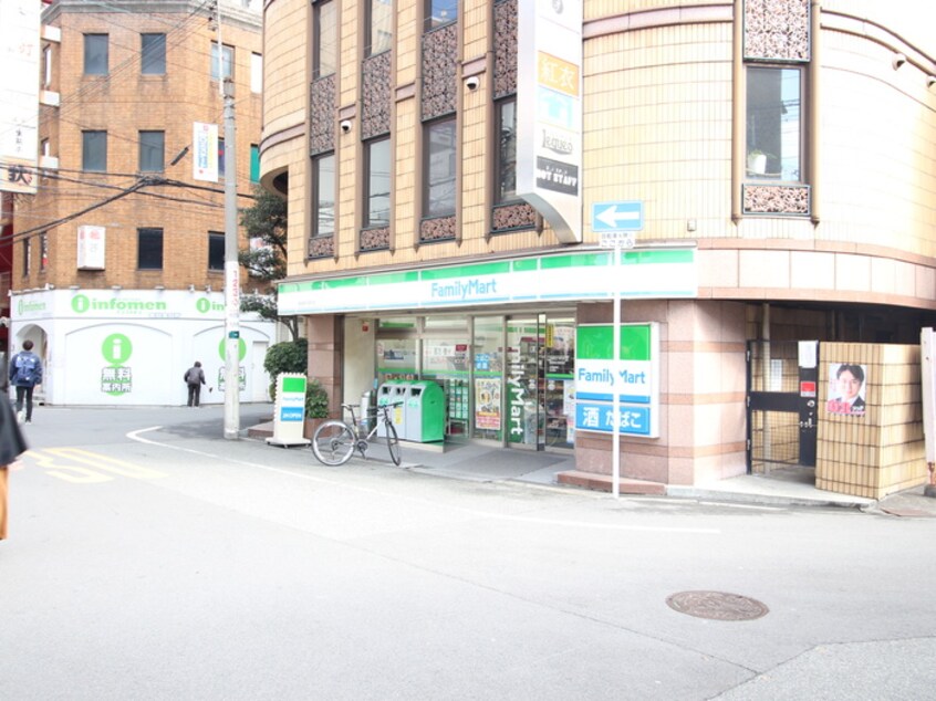 ファミリーマート(コンビニ)まで100m LUMINOUS新大阪