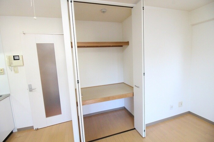 収納 アネシスコ－ト門口