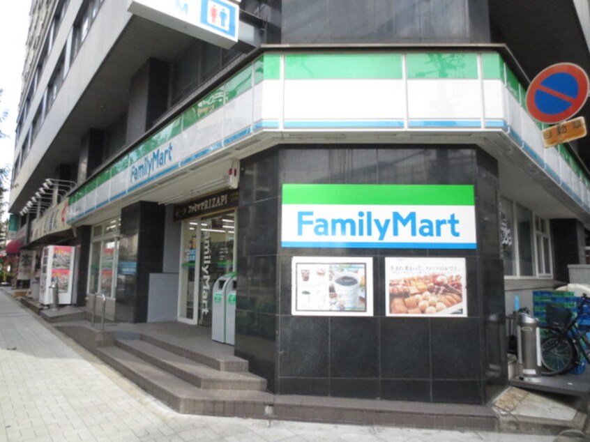 ファミリーマート(コンビニ)まで250m フレンテ靱公園