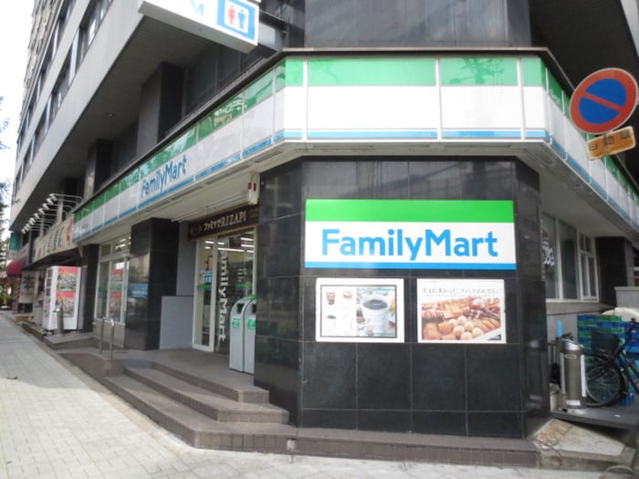 ファミリーマート(コンビニ)まで250m フレンテ靱公園