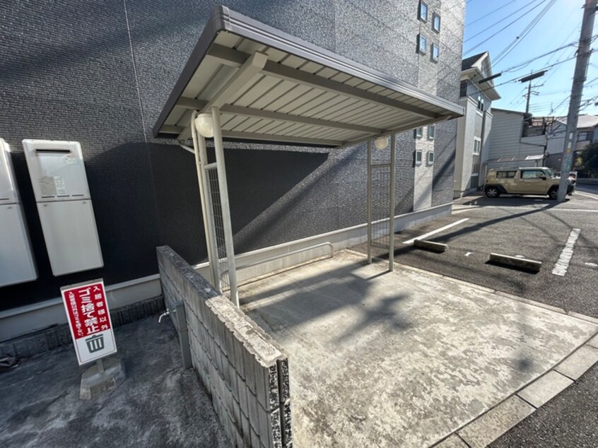 駐輪場 アム－ル小花