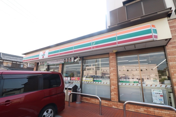 セブンイレブン平津店(コンビニ)まで300m エムアイキャッスル