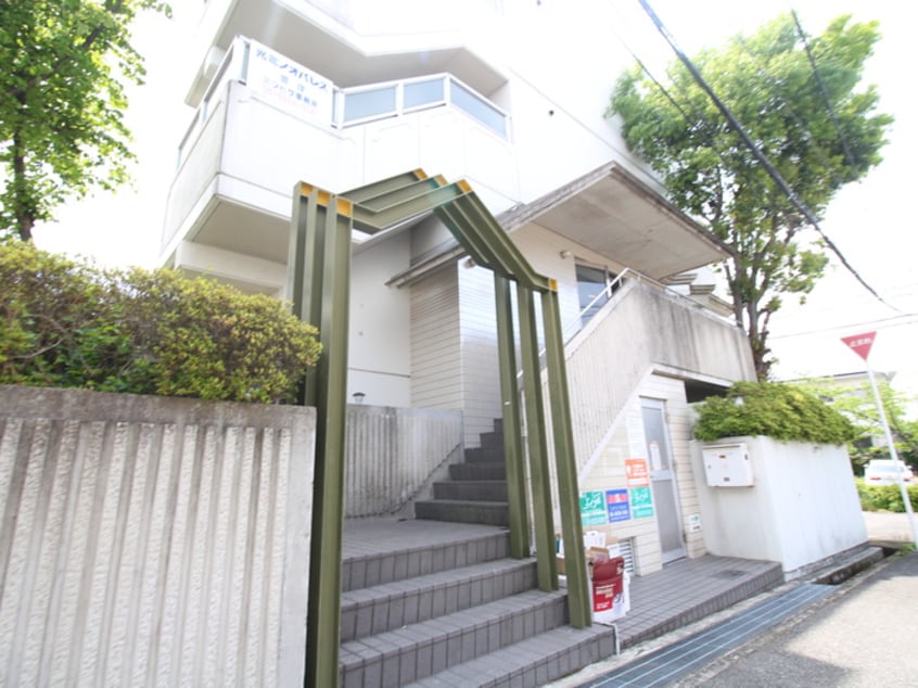 エントランス部分 光ミノオパレス