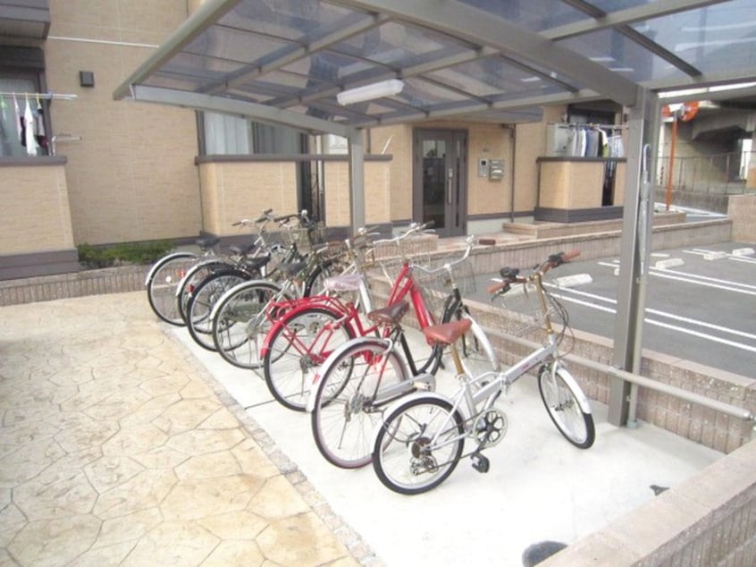 駐輪場 メルベ－ユ高井田