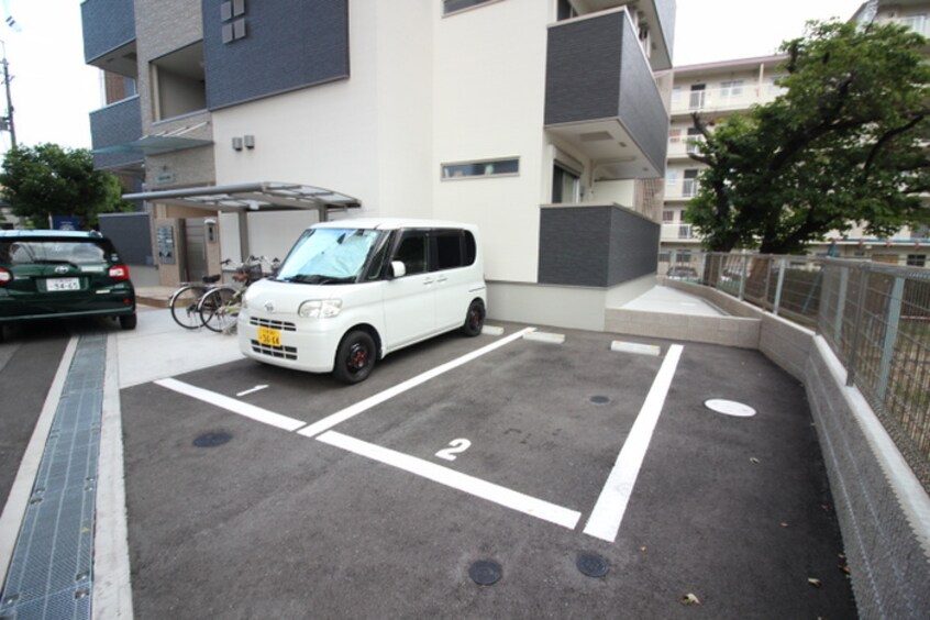 駐車場 バロンセスト桜塚