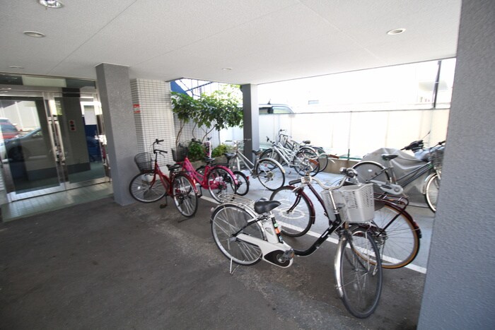 バイク置き場 ハイツアクティブ