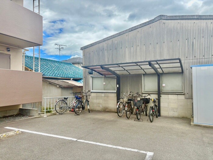 駐輪場 ハイツ西川