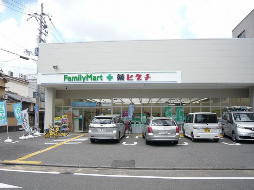 ファミリーマートヒグチ西陣店(コンビニ)まで367m サントス堀川紫明
