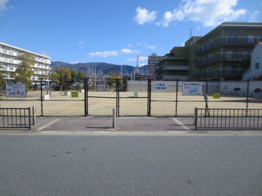 物件(公園)まで900m シャーメゾン ビスカリア
