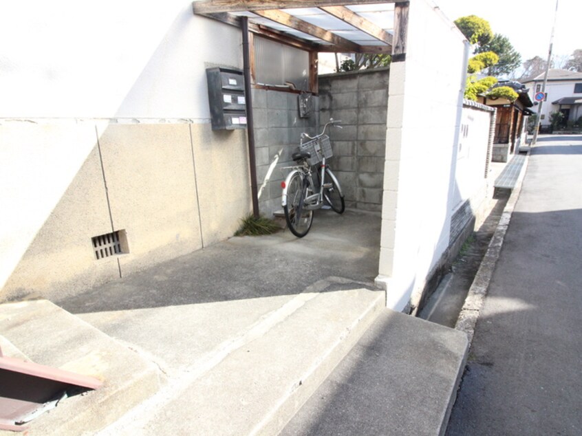 駐輪場 岸 文化
