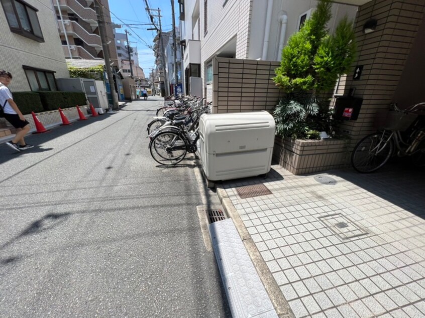 バイク置き場 コ－ポロ－レル