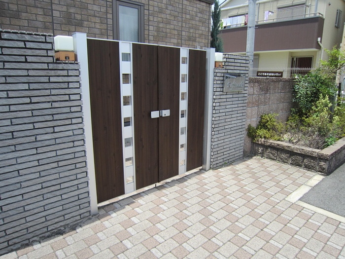 エントランス部分 レフィナ－ドＢ棟