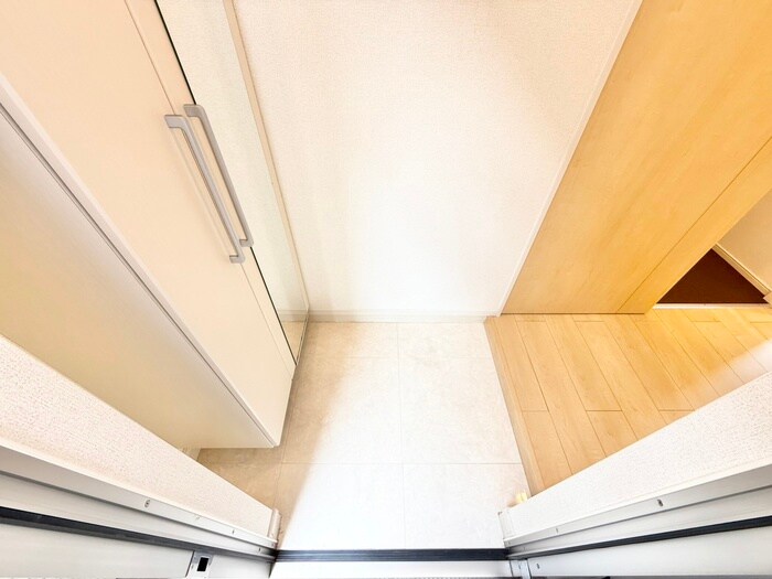 玄関 ルーチェ伊勢田