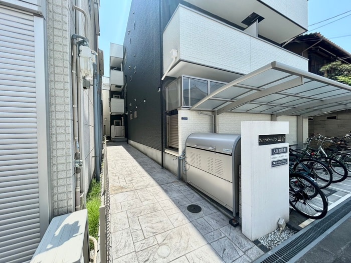 エントランス部分 クローバーハイツ鷹合