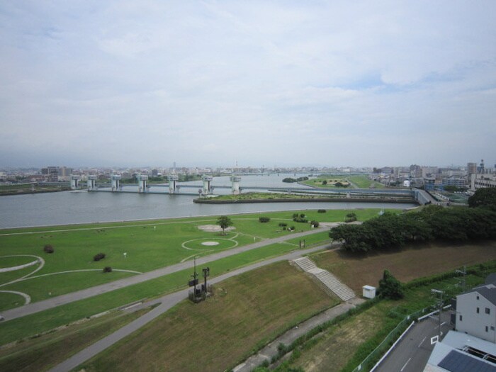 河川公園(公園)まで150m 第１カワイハイツ