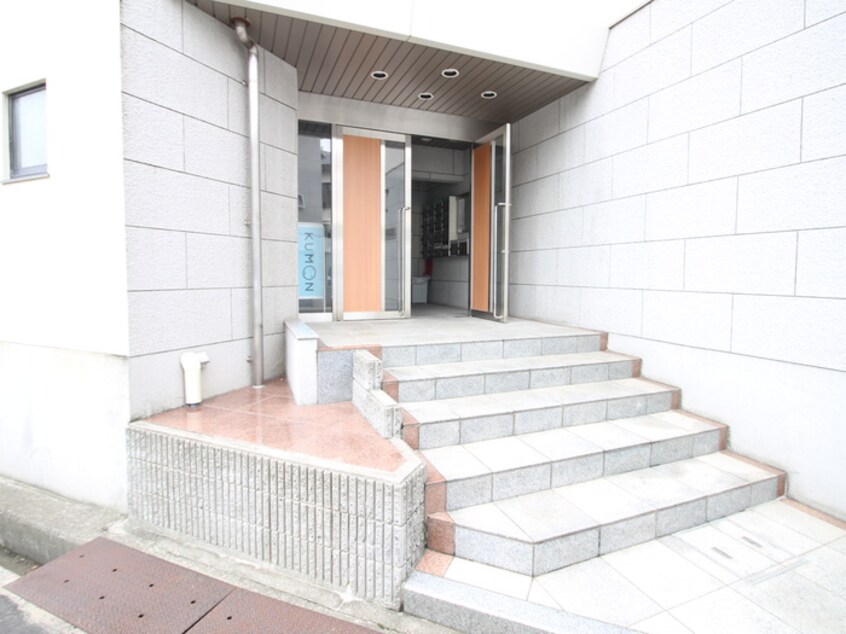 エントランス部分 シャトル岩園