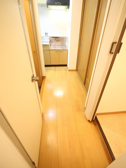 廊下 シャトル岩園