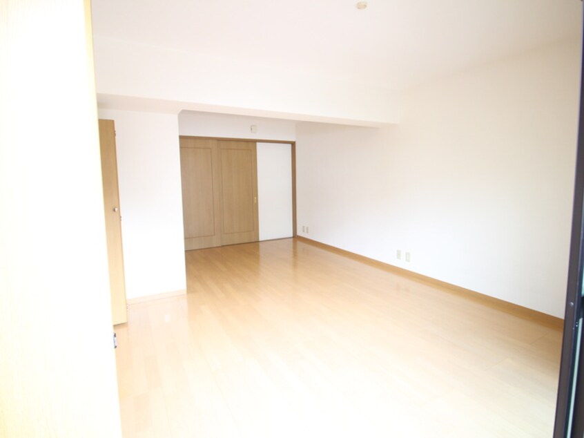 居室 シャトル岩園