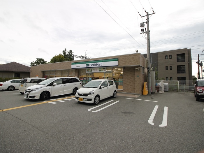 ファミリーマート(コンビニ)まで380m シャトル岩園