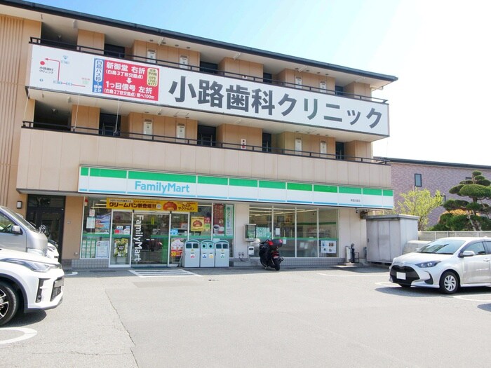 ファミリーマート箕面白島店(コンビニ)まで519m アム－ル花