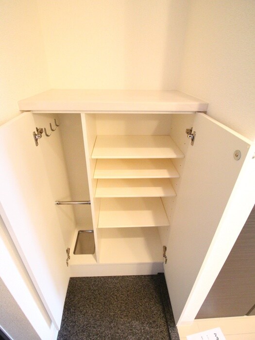 靴箱 ﾌﾟﾚｻﾝｽ神戸裁判所前ﾃﾞﾘｼｱ(1105)