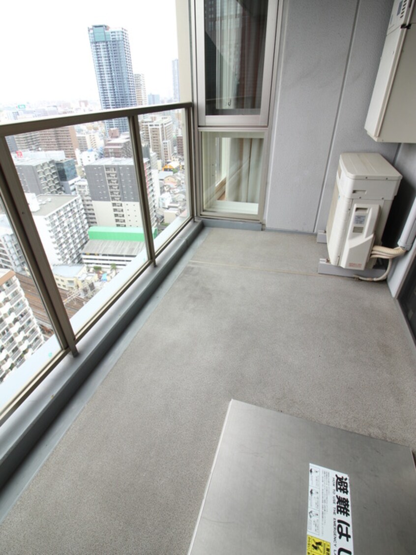 ベランダ・バルコニー ザ・梅田タワ－(2210)