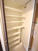 靴箱 ｴｽﾃﾑｺｰﾄ新大阪ⅩⅡｵﾙﾃｨ(404)