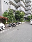 バイク置き場 ラ・フォーレ平野