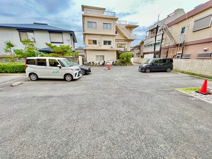 駐車場 グランシャリオ鳳