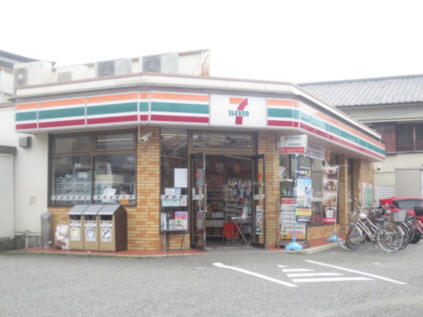 セブンーイレブン伊丹御願塚３丁目店(コンビニ)まで160m ドルミ御願塚
