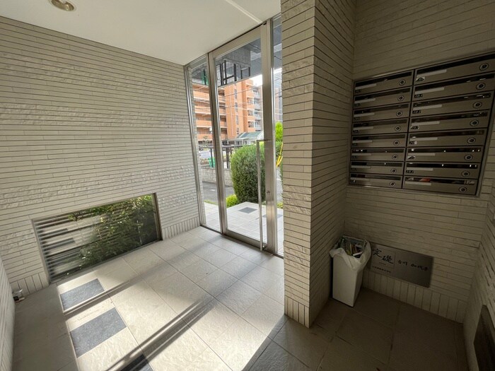 エントランス部分 リブェ－ル南茨木