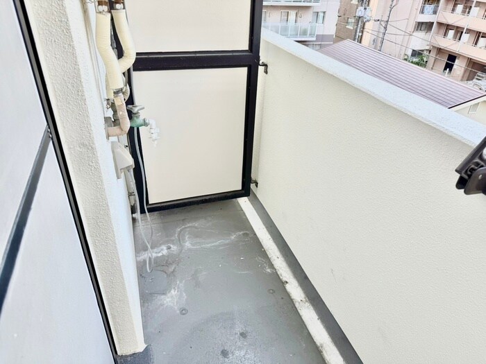 洗濯機置場 フォ－トイン９９(ﾅｲﾝﾅｲﾝ)