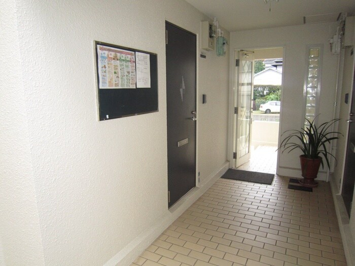 エントランス部分 ミューズハルヨシ