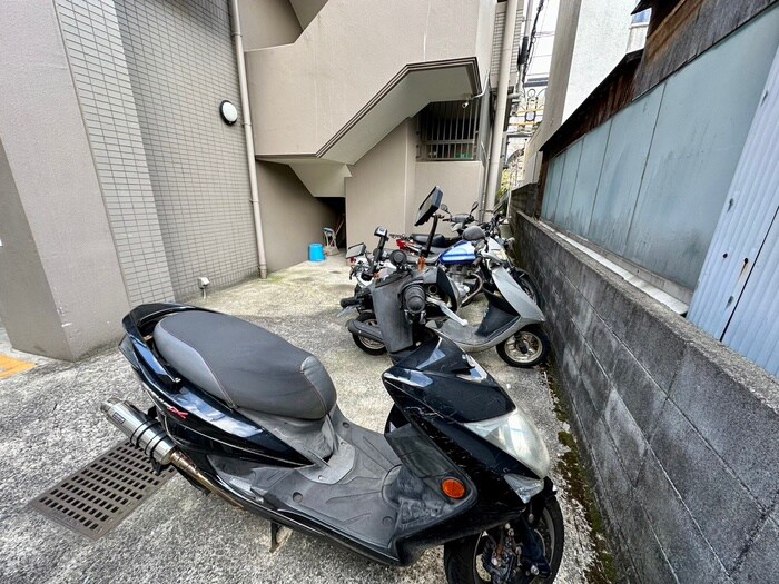 バイク置き場 シンセリティー野中