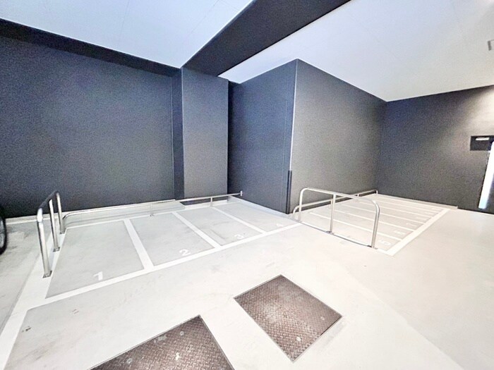 バイク置き場 コンフォリア・リヴ本町WESTQ