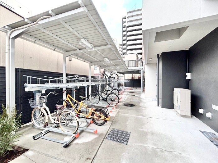 駐輪場 コンフォリア・リヴ本町WESTQ