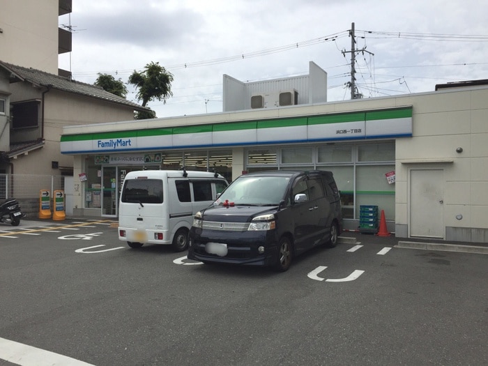 ファミリーマート浜口西１丁目店(コンビニ)まで300m ワコーレヴィアーノ住吉大社