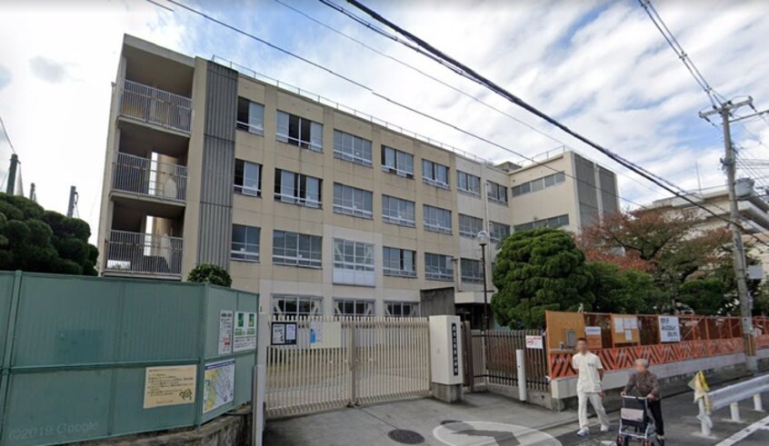 安井小学校(小学校)まで280m パサログランデ賑町