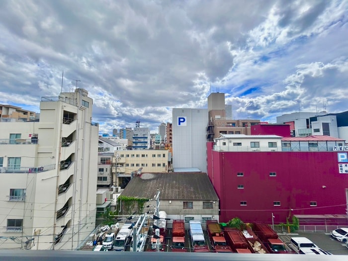 室内からの展望 ﾌﾟﾚｻﾝｽ難波ｲﾝﾌｨﾆﾃｨ(511)