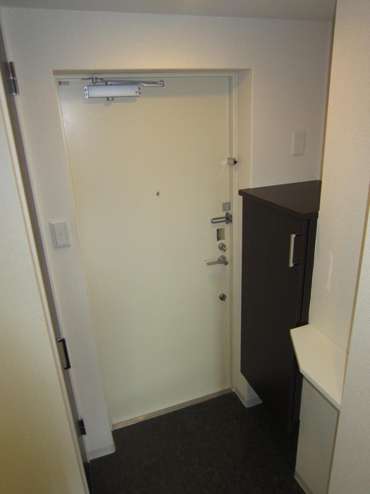 玄関 セレニテ新大阪弐番館