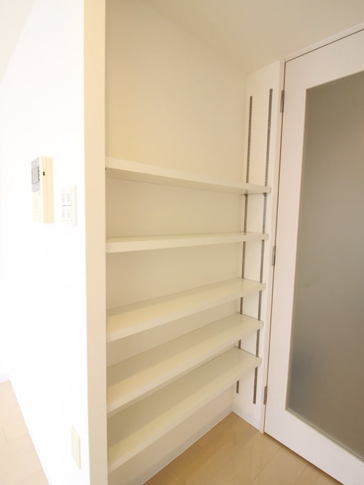 収納 セレニテ新大阪弐番館