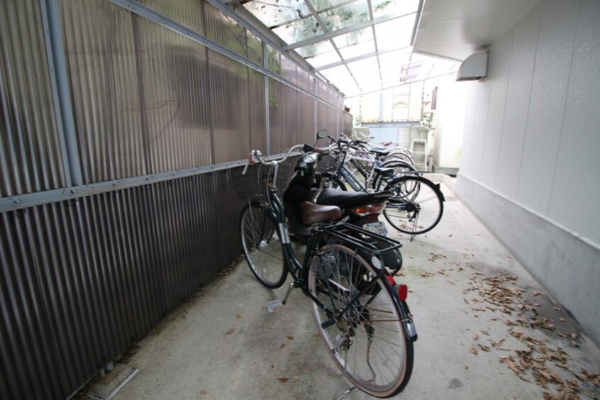 駐輪場 キャロル清風荘