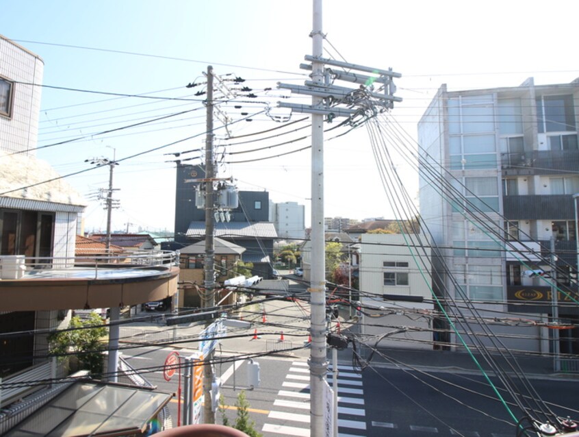 室内からの展望 ラフィ－ネフジ