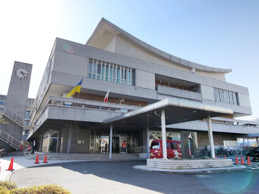 箕面市役所(役所)まで417m ツインオ－ク箕面Ⅱ