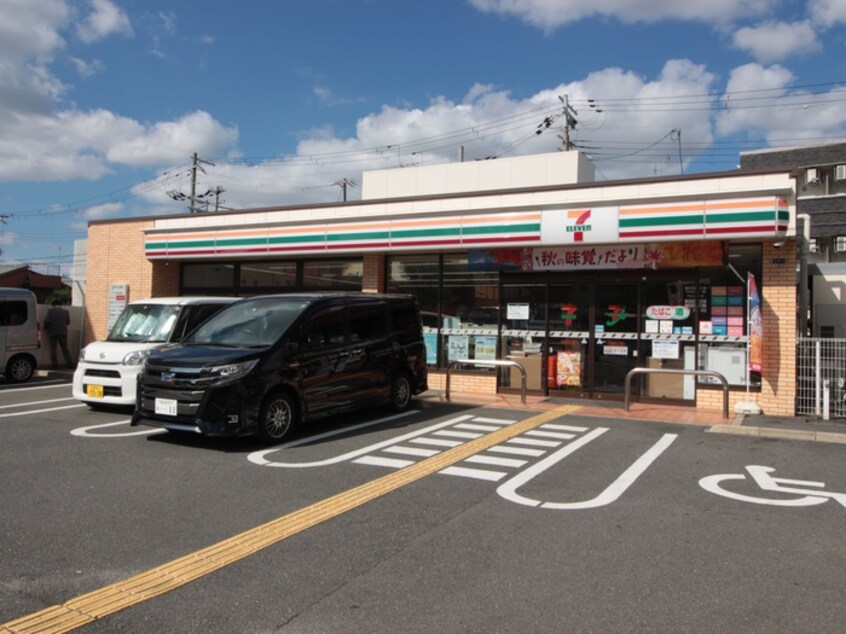 セブンイレブン(コンビニ)まで700m JINResidence吹田