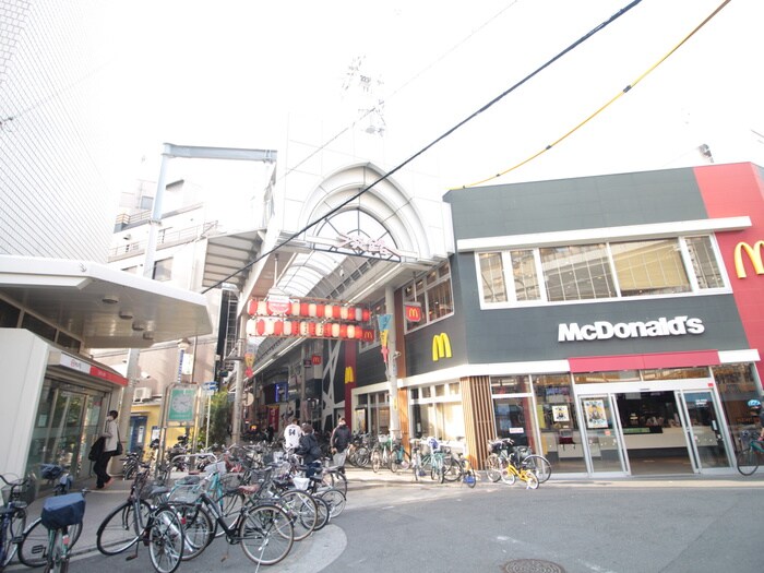 淡路商店街(その他飲食（ファミレスなど）)まで429m 久保マンション