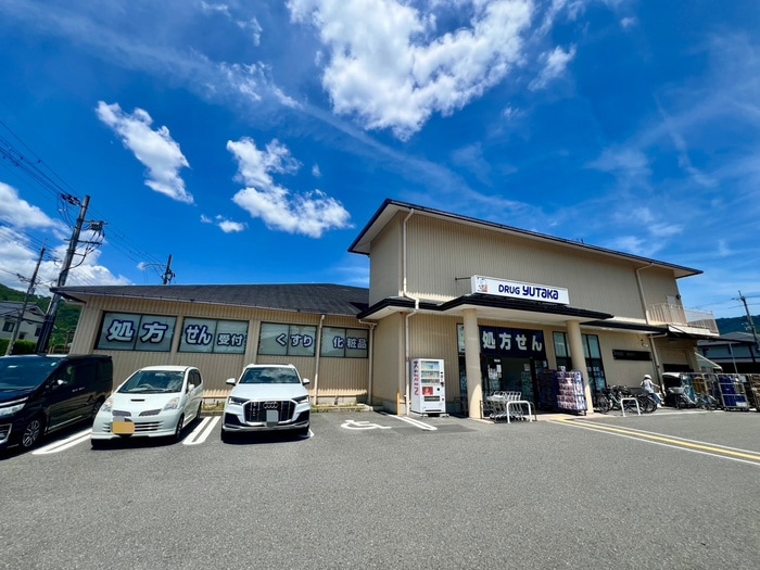 ドラッグユタカ 宝ヶ池店(ドラッグストア)まで450m コンチネンタルオオサギ